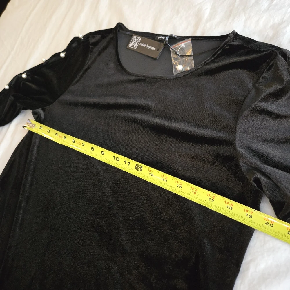 Cable & Gauge sz XL black velvet 3/4 sleeve top, arm cutout & pearl button NWT - Picture 5 of 7